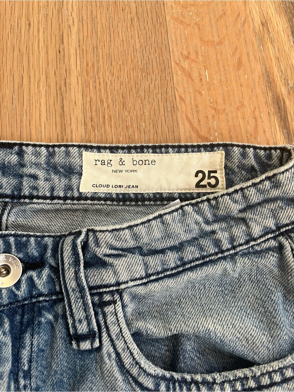 Rag & Bone Cloud Lori Wide Leg Jeans in the color Dubois, Size 25 - Picture 4 of 5